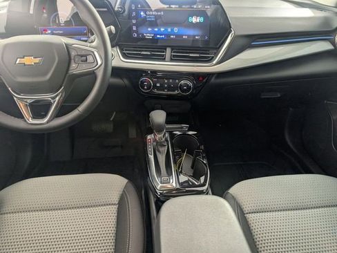 Certified 2026 Chevrolet Trax LT w/ Sunroof Package FWD image 27