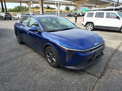 Used 2025 Kia K4 FWD image 2