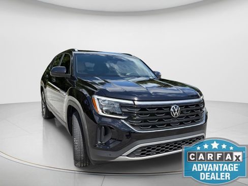 Used 2024 Volkswagen Atlas Cross Sport SE FWD image 4