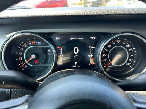Used 2023 Jeep Gladiator Willys image 18
