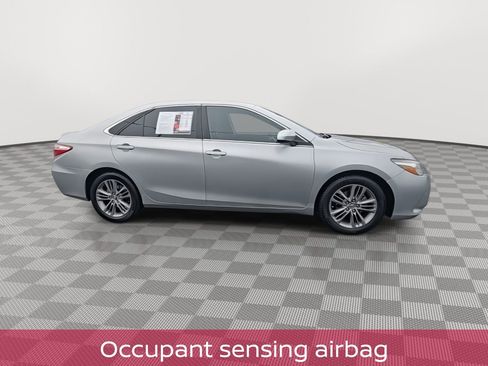 Used 2015 Toyota Camry SE image 10