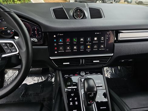 Used 2022 Porsche Cayenne Platinum Edition image 20