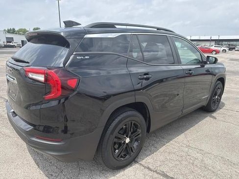 Used 2023 GMC Terrain SLE w/ Driver Convenience Package FWD image 4