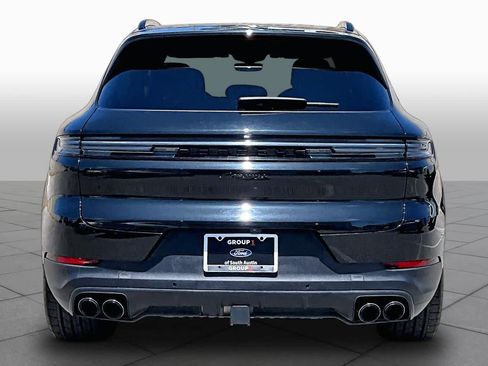 Used 2024 Porsche Cayenne AWD/4WD image 5