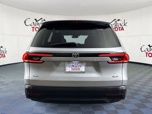 Used 2025 Toyota Grand Highlander AWD image 6
