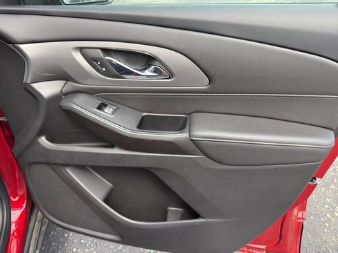 Used 2023 Chevrolet Traverse LT image 34