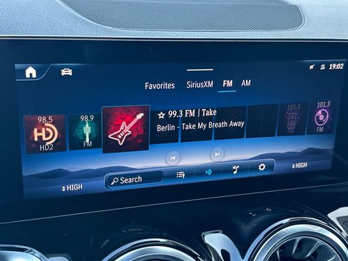 New 2026 Mercedes-Benz GLB 250 4MATIC image 18