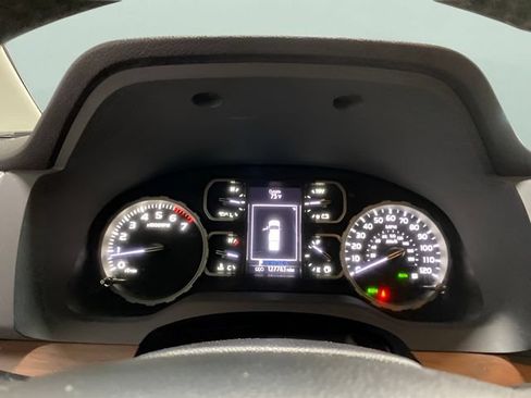 Used 2020 Toyota Tundra Limited w/ Limited Premium Package AWD/4WD image 13