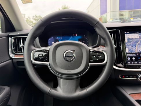 Certified 2025 Volvo V60 B5 Cross Country Plus AWD/4WD image 17