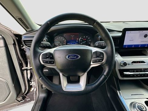 Used 2023 Ford Explorer XLT w/ Equipment Group 202A image 11