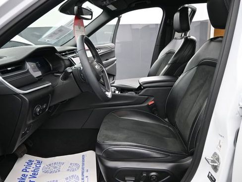 Used 2023 Jeep Grand Cherokee L Laredo image 10