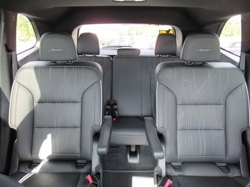 Used 2025 Buick Enclave Avenir w/ Super Cruise Package image 31