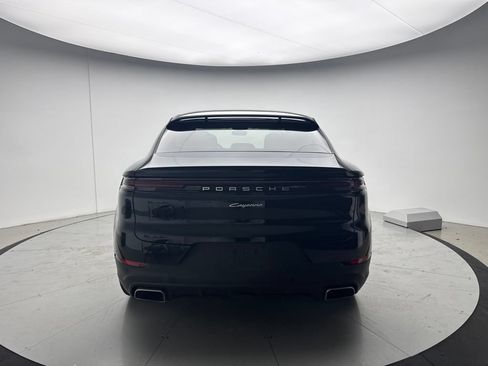 Certified 2024 Porsche Cayenne Coupe AWD/4WD image 4