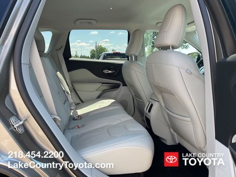 Used 2019 Jeep Cherokee Limited AWD/4WD image 15