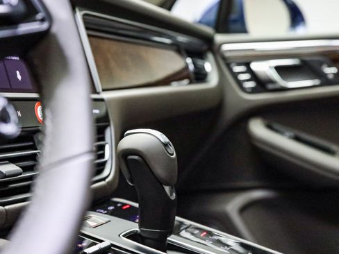 Used 2025 Porsche Macan image 28