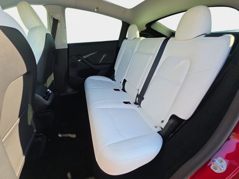 Used 2024 Tesla Model Y Long Range RWD image 14
