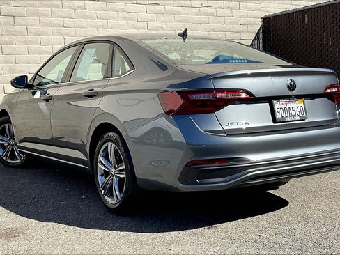 Certified 2023 Volkswagen Jetta SE image 10