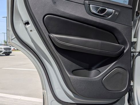 Used 2024 Volvo XC60 B5 Core image 24