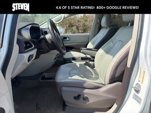 Used 2017 Chrysler Pacifica Touring-L Plus w/ Tire & Wheel Group image 12