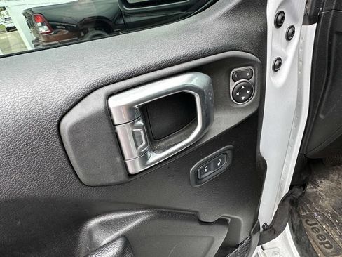 Used 2023 Jeep Wrangler Unlimited w/ Cold Weather Group AWD/4WD image 19