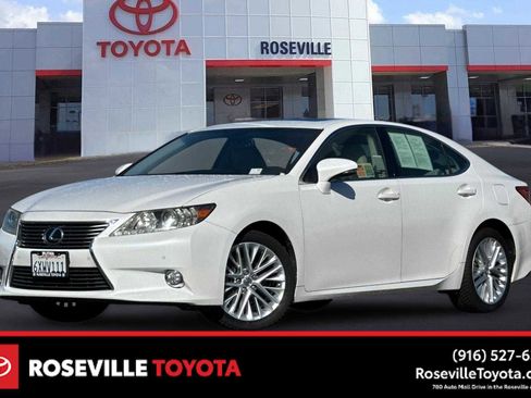 Used 2013 Lexus ES 350 w/ Luxury Pkg image 1