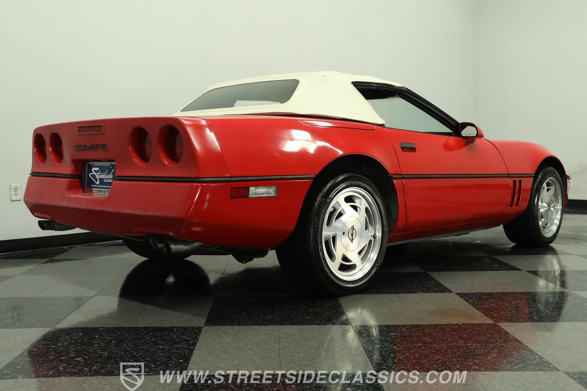 Used 1988 Chevrolet Corvette Convertible RWD image 26