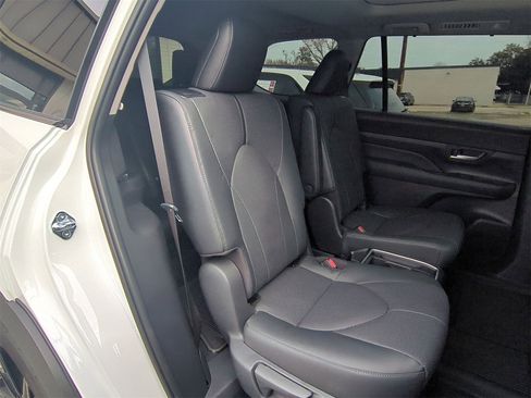 Used 2025 Toyota Grand Highlander FWD image 29