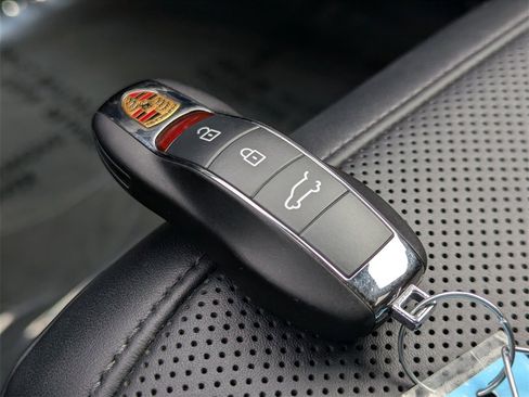 Used 2021 Porsche Macan S w/ Premium Package Plus image 24