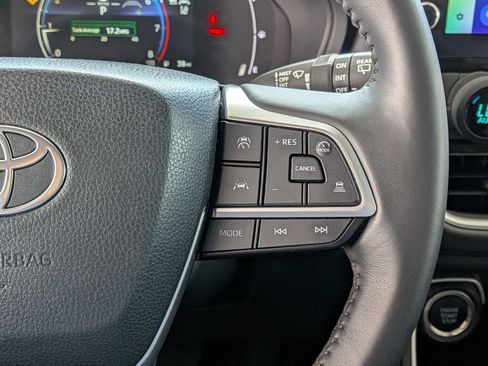 Certified 2025 Toyota Grand Highlander FWD image 16