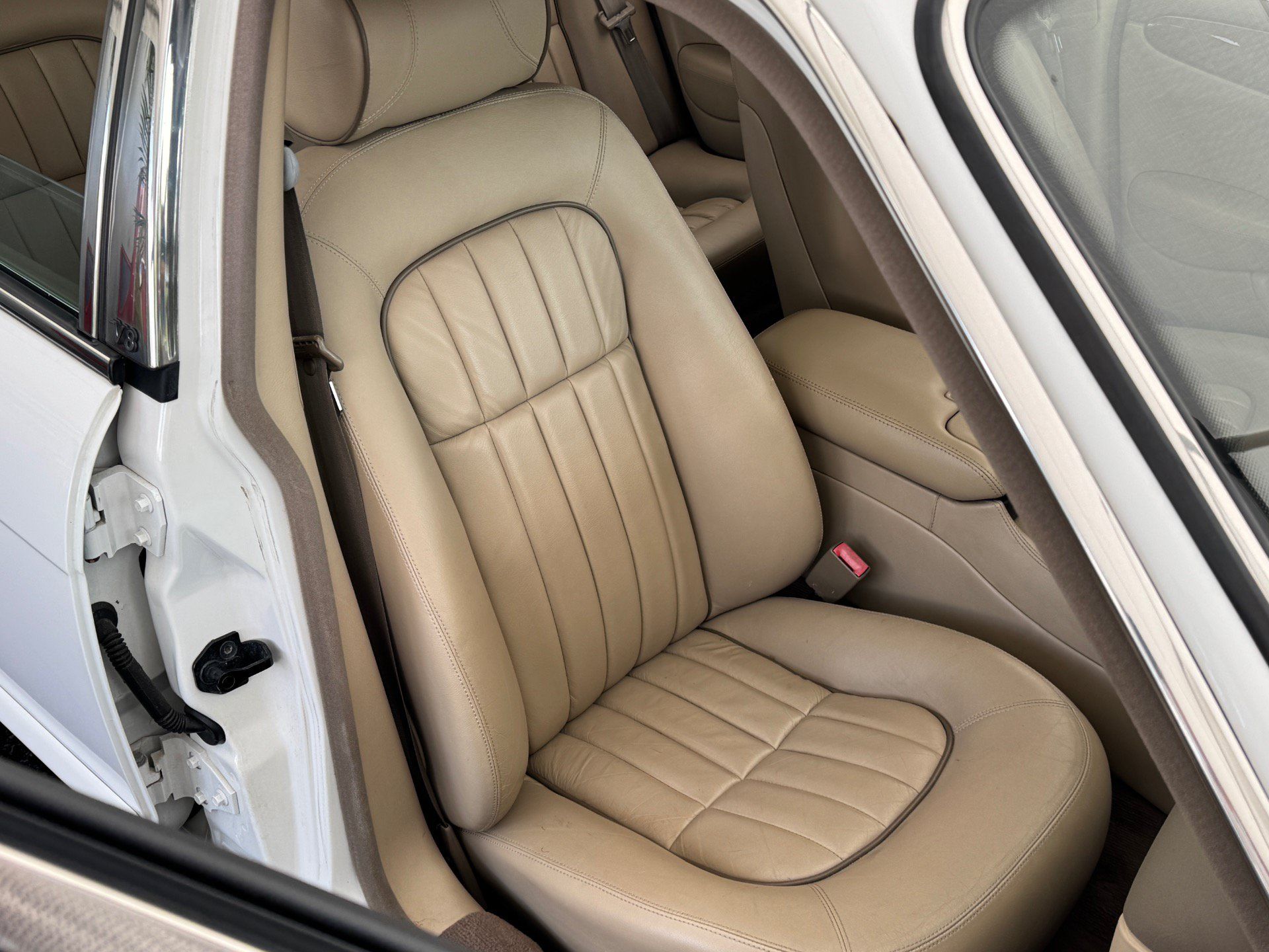 Used 2001 Jaguar XJ8 RWD image 23