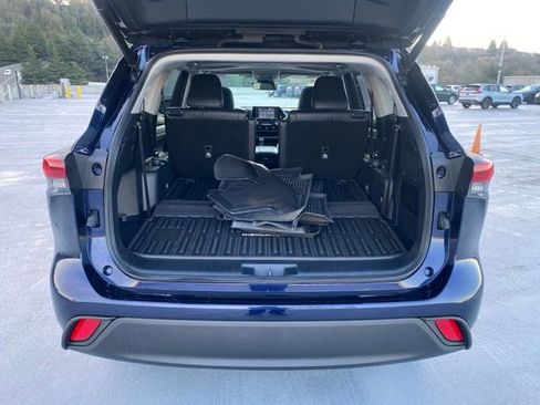 Certified 2022 Toyota Highlander XLE image 12