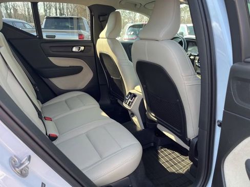 Used 2024 Volvo XC40 B5 Plus w/ Protection Package Premier image 18