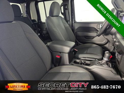 New 2025 Jeep Gladiator Sport image 31