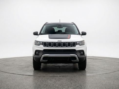 Used 2025 Jeep Compass Trailhawk image 2