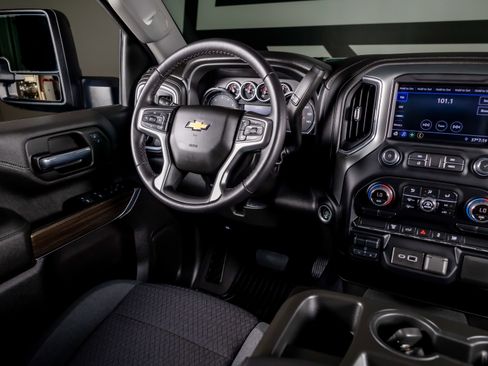 Used 2022 Chevrolet Silverado 3500 LT w/ Convenience Package image 6