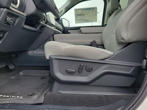 New 2025 Ford Expedition Active image 17