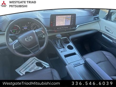 Used 2022 Toyota Sienna Platinum image 13