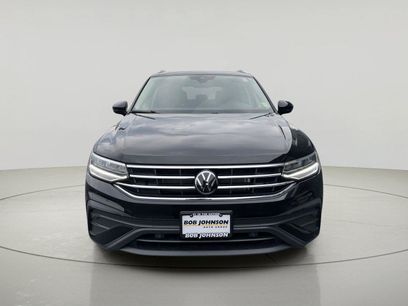 Used 2024 Volkswagen Tiguan SE w/ Panoramic Sunroof Package