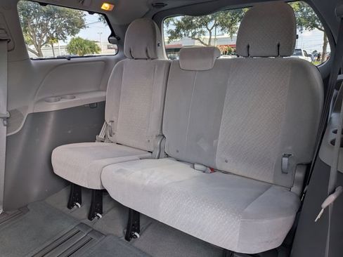 Used 2017 Toyota Sienna LE FWD image 14