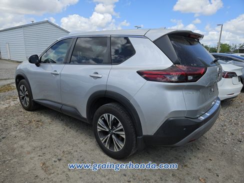 Used 2023 Nissan Rogue SV image 9