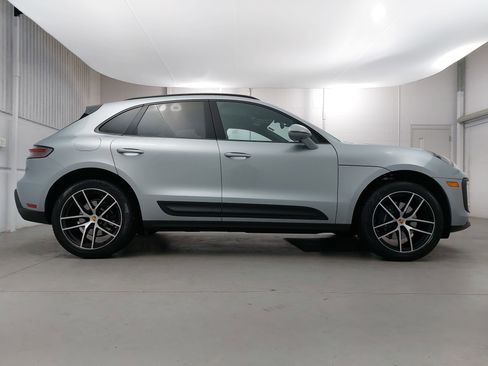 Certified 2025 Porsche Macan image 8
