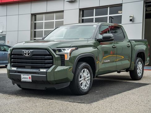 Used 2023 Toyota Tundra SR5 w/ SR5 Premium Package AWD/4WD image 3