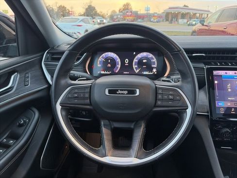 Used 2022 Jeep Grand Cherokee L Limited image 15