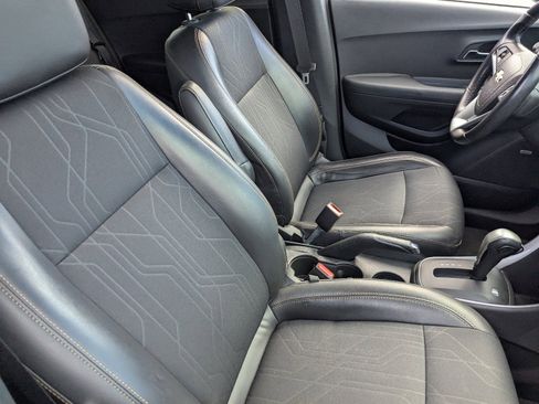 Used 2018 Chevrolet Trax LT w/ Sun & Sound Package image 10