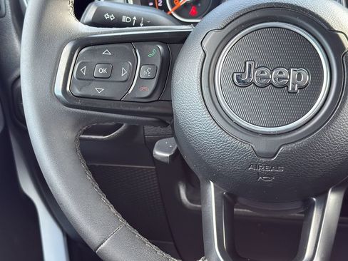 Used 2023 Jeep Gladiator Sport AWD/4WD image 14
