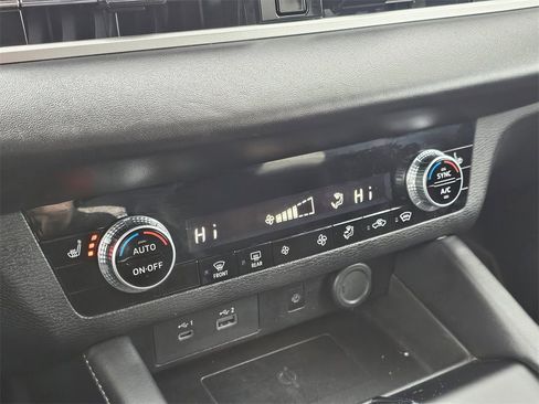 Used 2024 Mitsubishi Outlander SE image 27