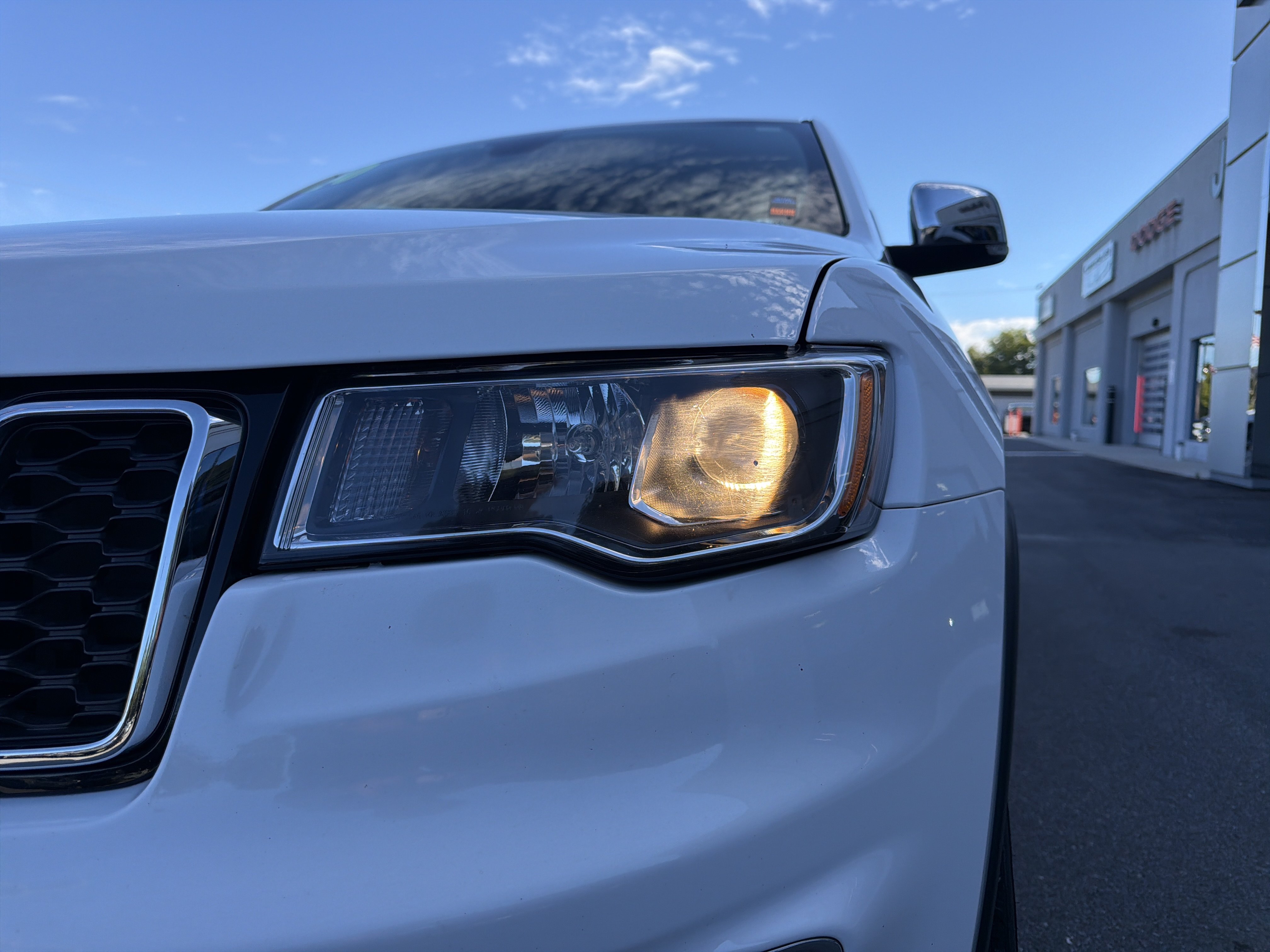 Used 2020 Jeep Grand Cherokee Limited AWD/4WD image 10