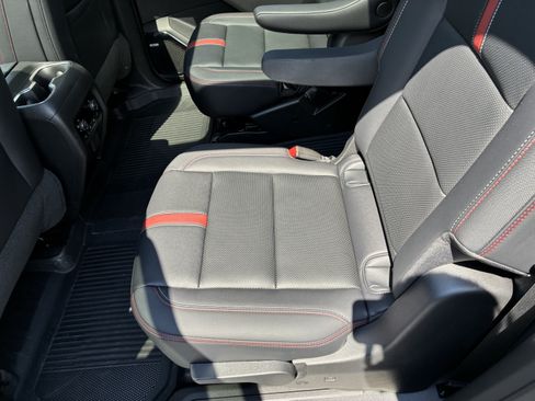 Used 2026 Chevrolet Traverse RS FWD image 15