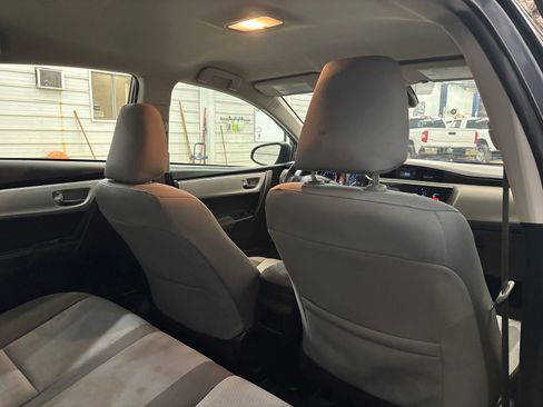 Used 2018 Toyota Corolla LE FWD image 30