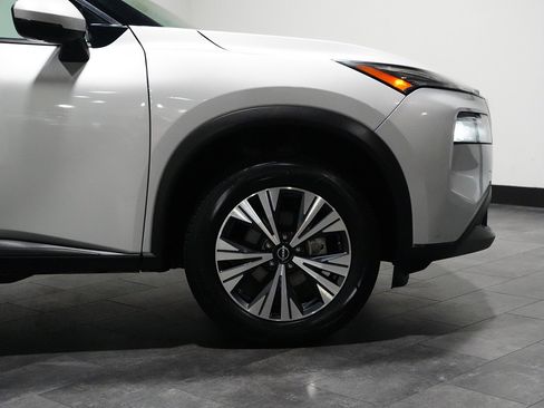 Used 2021 Nissan Rogue SV image 4